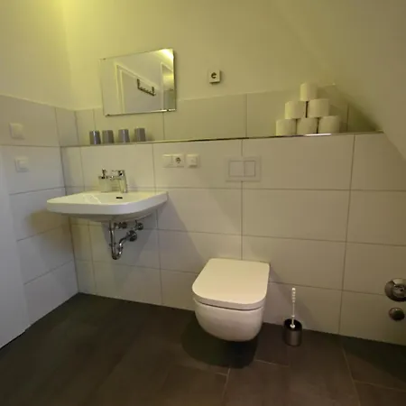 Guesthouse-coburg 3 Grossheirath